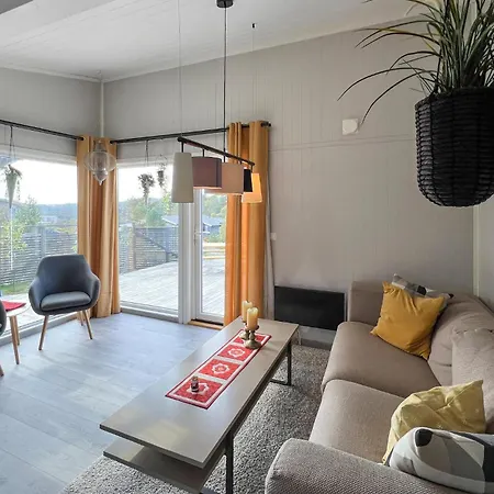 4 Bedroom Lovely In Lindesnes Casa de Férias