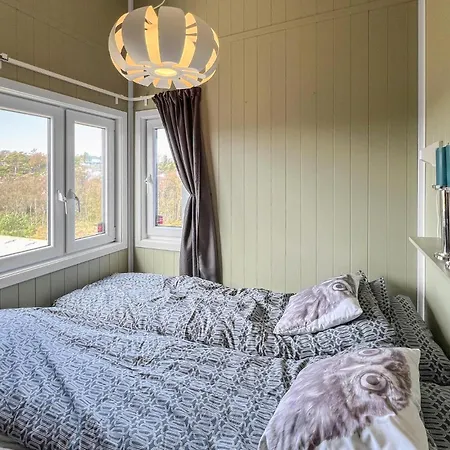 4 Bedroom Lovely In Lindesnes Holiday home *
